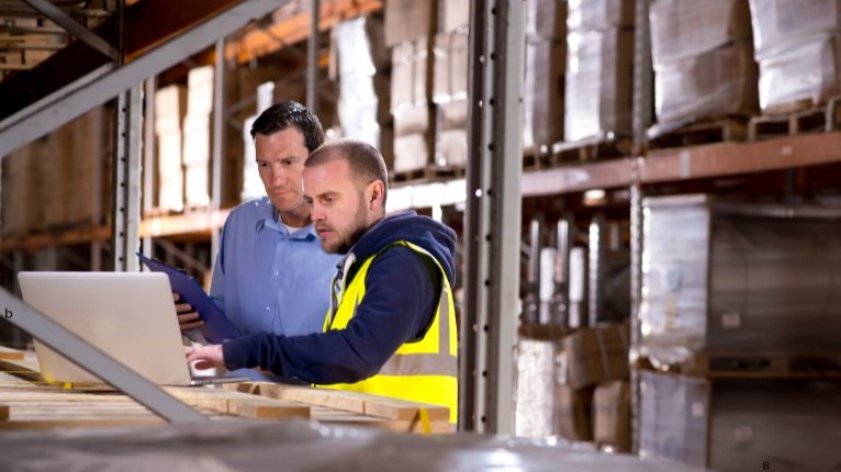 Benchmarking Your Warehouse KPIs: What to Measure and How Technology Helps