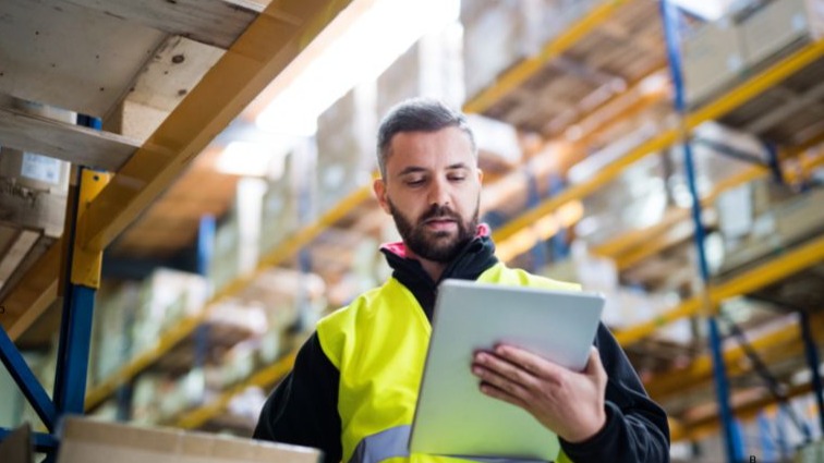 Why Rugged Mobile Computers Are Worth It in High-Throughput Warehouses